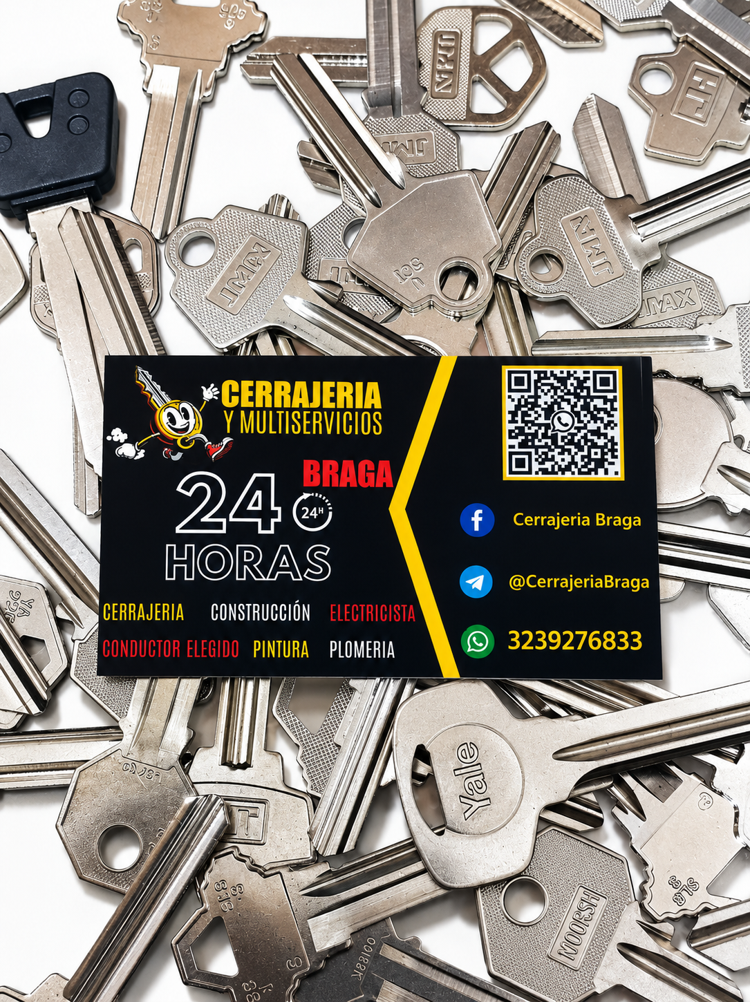 Llaves y tarjeta de Cerrajería Braga